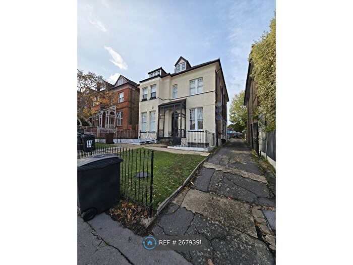 Studio To Rent In South Norwood, London, SE25