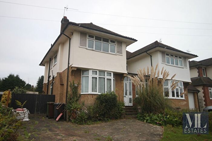 3 Bedroom Semi-Detached House To Rent In Willow Way, Radlett, WD7