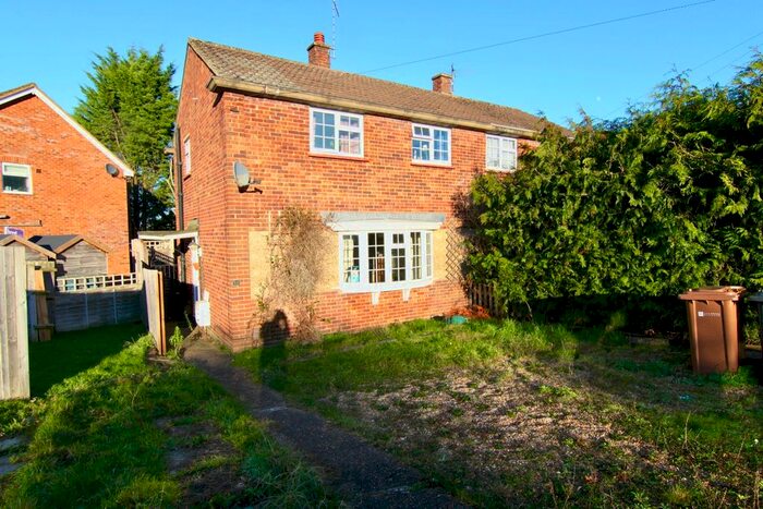 4 Bedroom Semi-Detached House To Rent In Homestall, Guildford GU2