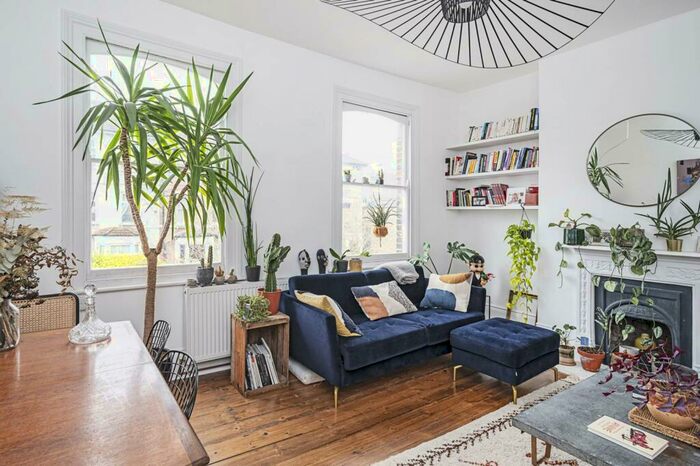 3 Bedroom Flat To Rent In Stoke Newington, Stoke Newington, London, N16