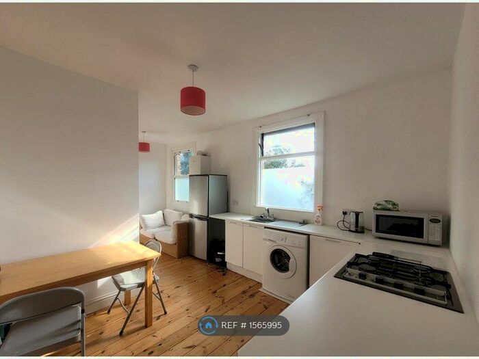 2 Bedroom Flat To Rent In Chiswick Acton Boarder, London, W3