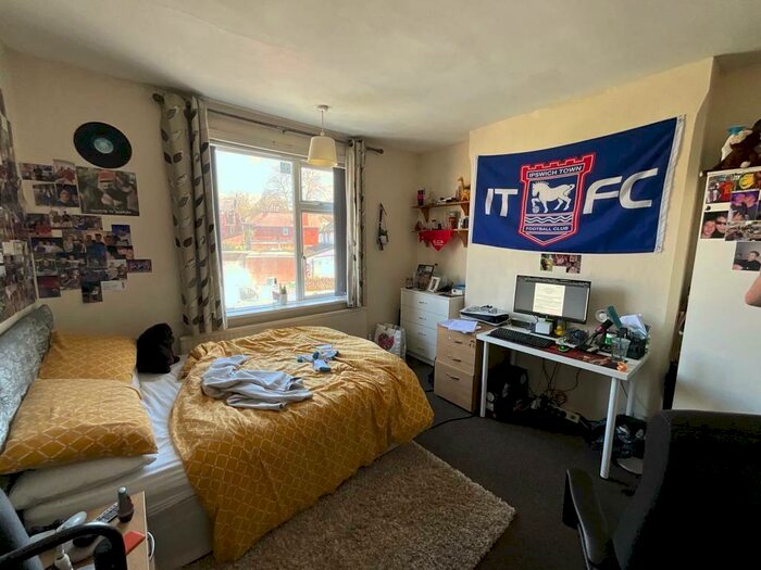 5 Bedroom Semi-Detached House To Rent In Lenton Boulevard, Nottingham, Nottinghamshire, NG7