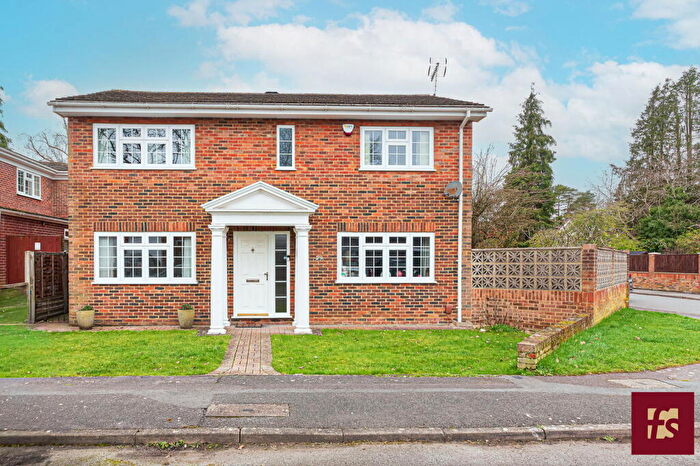 4 Bedroom Detached House For Sale In Dukes Wood, Crowthorne, Berkshire, RG45