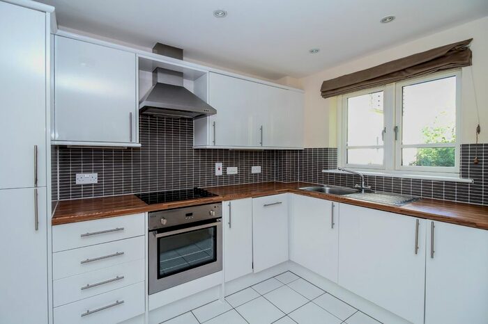 2 Bedroom Flat To Rent In Spring Lane, Headington, Oxford, OX3