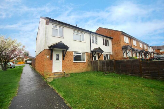 3 Bedroom End Of Terrace House To Rent In Budgen Close, Crawley, RH10