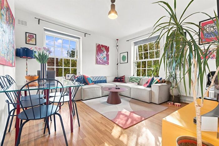 2 Bedroom Maisonette For Sale In Gillman House, Pritchards Road, Broadway Market, E2