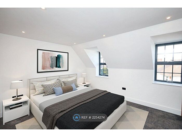 1 Bedroom Flat To Rent In Ennerdale Court, Surbiton, KT5