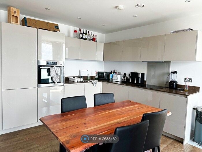 3 Bedroom Flat To Rent In Atlantic Point, London, SE10