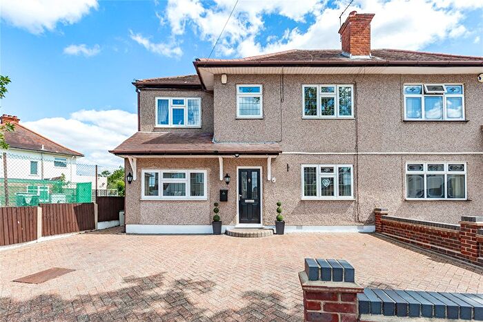 3 Bedroom Semi Detached House For Sale In Lynwood Drive, Romford, RM5