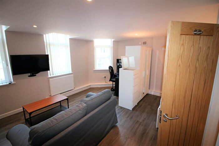 1 Bedroom Private Hall To Rent In James Lane, LA1