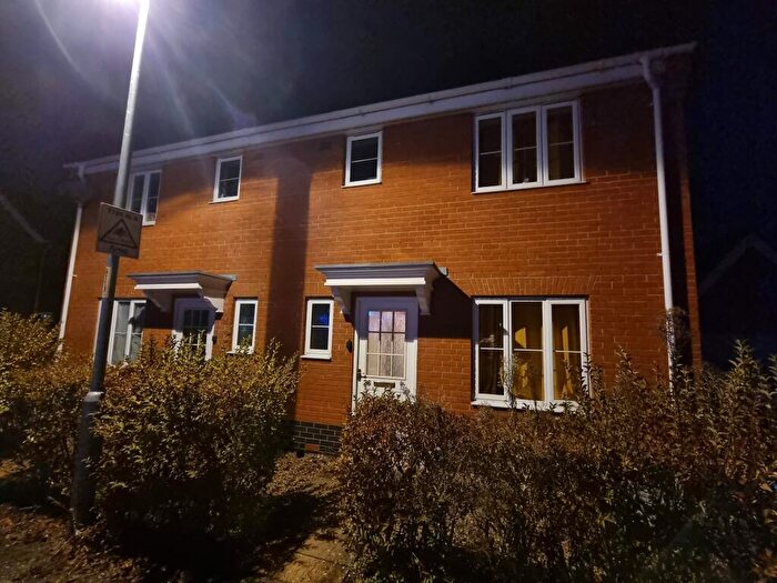 4 Bedroom Semi-Detached House To Rent In Old School Close, NR5