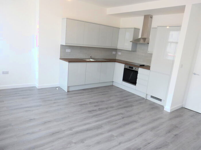 2 Bedroom Flat To Rent In North End Road, London, NW11