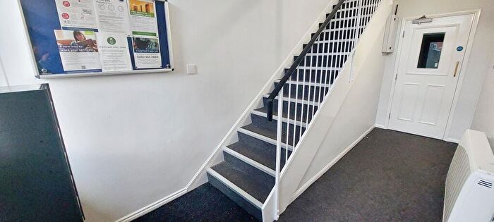 2 Bedroom Apartment To Rent In Velour Close, Salford, M3