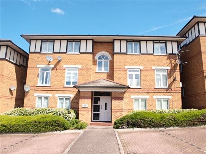 1 Bedroom Flat To Rent In Frensham Court, Alwyn Gardens, Barnet, NW4