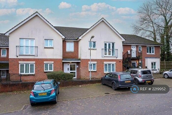 2 Bedroom Flat To Rent In School Close, Chesham, HP5