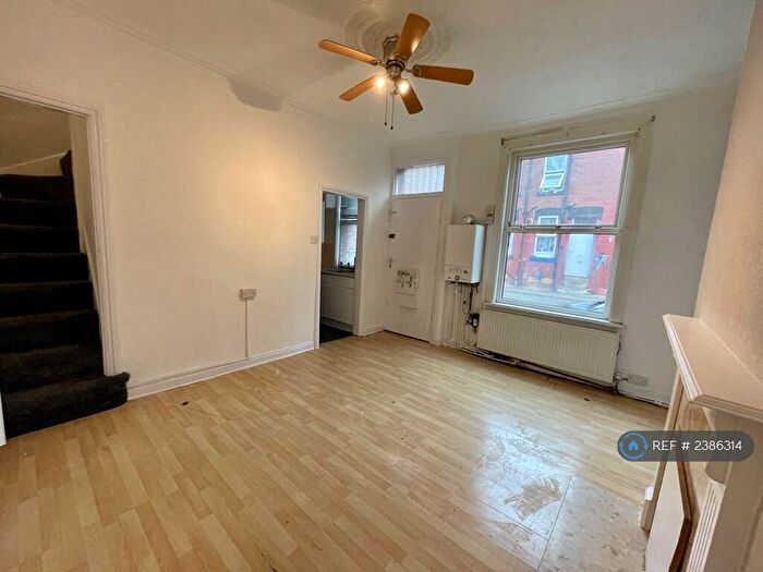 1 Bedroom End Of Terrace House To Rent In Edgware Mount, West Yorkshire, LS8