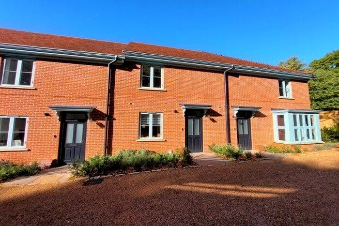 2 Bedroom Terraced House To Rent In Kings Drive, Midhurst, GU29