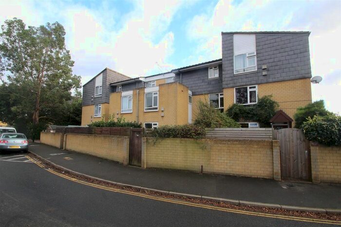 2 Bedroom Maisonette To Rent In Southern Avenue, Feltham TW14