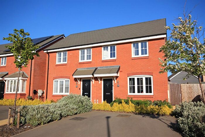 3 Bedroom Semi-detached House For Sale In Dewberry Way, Wellingborough, NN8