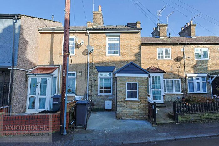 3 Bedroom End Of Terrace House For Sale In Albury Grove Road, Cheshunt, EN8