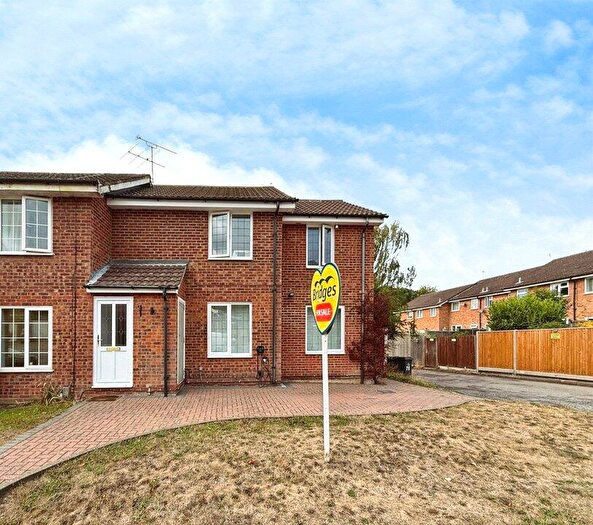 3 Bedroom End Of Terrace House For Sale In Buckingham Way, Frimley, Camberley, GU16