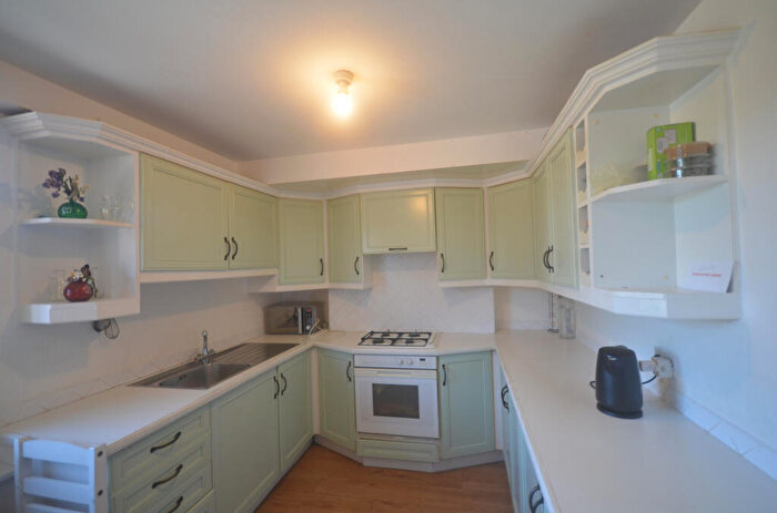 3 Bedroom Flat To Rent In Cranbrook Road, IG6