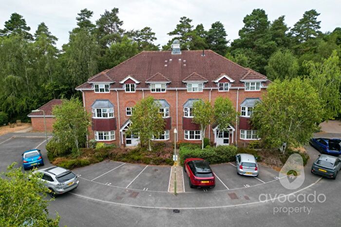 2 Bedroom Flat For Sale In Marrow Meade, Fleet, Hampshire, GU51