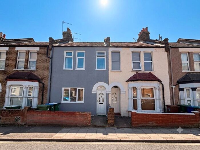 3 Bedroom Terraced House To Rent In Springfield Road, Welling, DA16