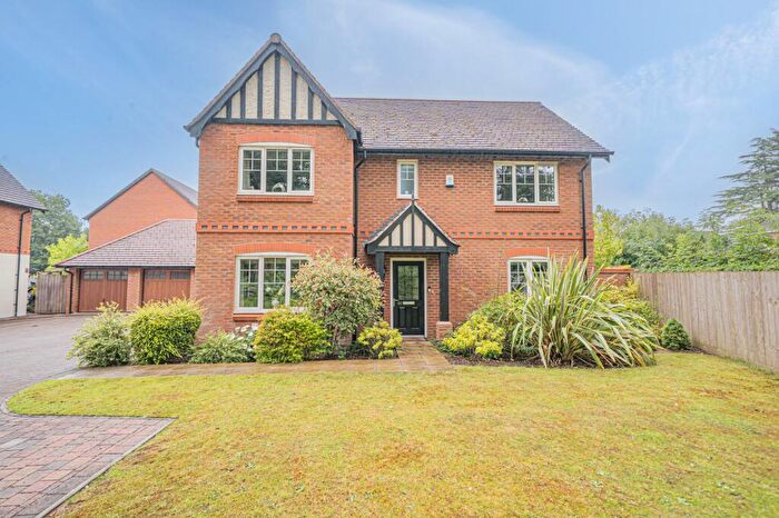 4 Bedroom Detached House For Sale In Drovers Close, Balsall Common, CV7