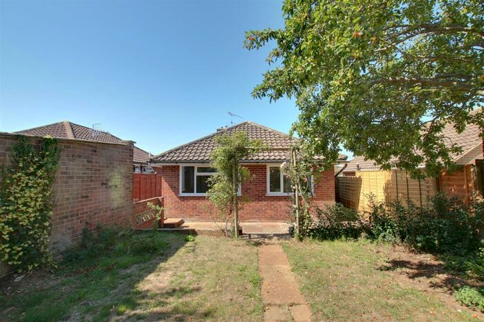 2 Bedroom Bungalow To Rent In Seaford, BN25