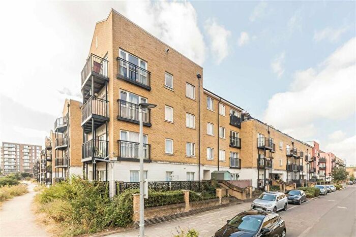 2 Bedroom Flat For Sale In Candle Street, Mile End, E1
