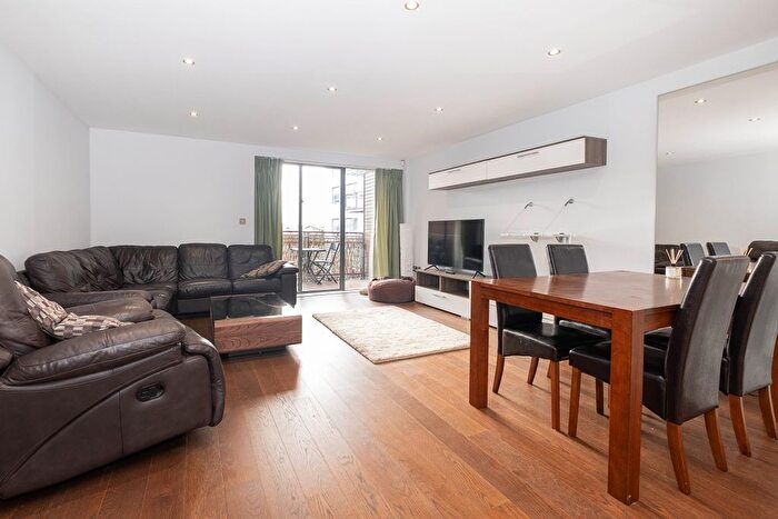 2 Bedroom Flat To Rent In The Bittoms, Kingston Upon Thames, KT1