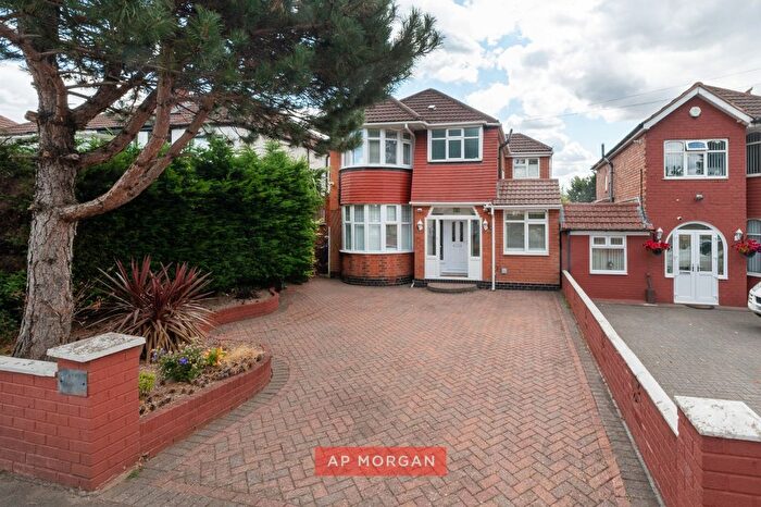 3 Bedroom Detached House For Sale In Wagon Lane, Solihull, West Midlands, B92
