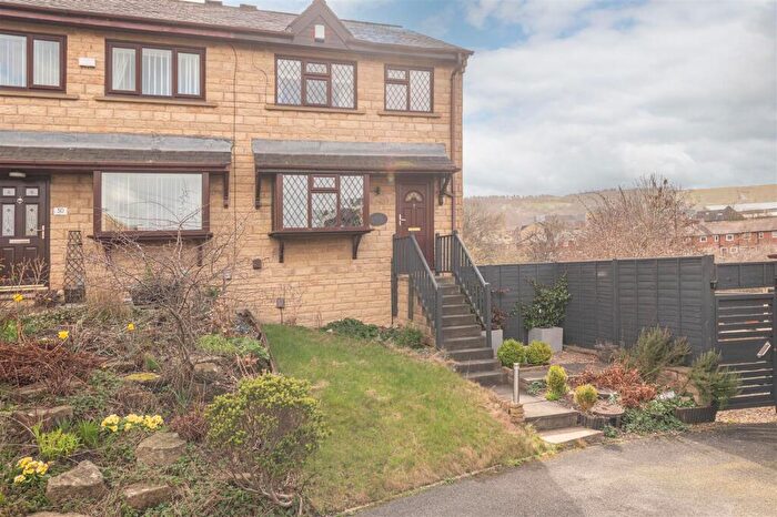 3 Bedroom Semi Detached House To Rent In Caldercroft, Elland, HX5