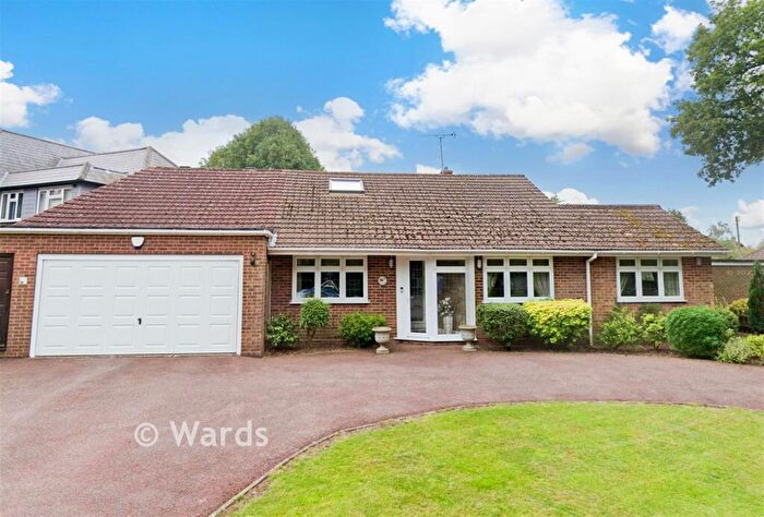 3 Bedroom Chalet For Sale In Mill Lane, Chatham, Kent, ME5