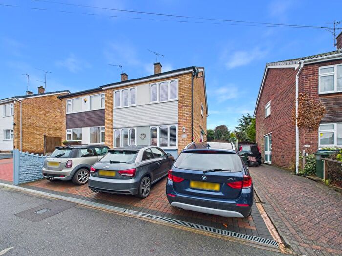 3 Bedroom Semi Detached House For Sale In Oxendon Way, Ernesford Grange, Coventry, CV3