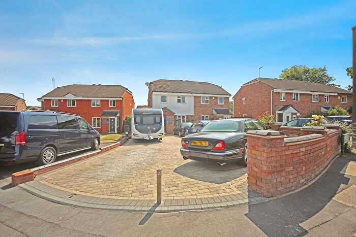 3 Bedroom Semi-Detached House For Sale In Limbury Grove, Solihull, B92