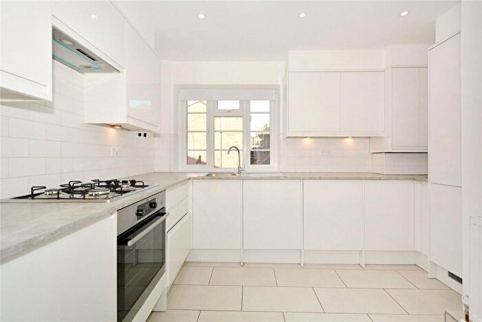 3 Bedroom Flat To Rent In Devon House, - Upper Street, N1