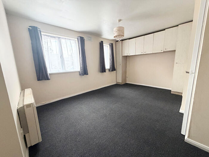 1 Bedroom Flat To Rent In Dunnock Close, N9