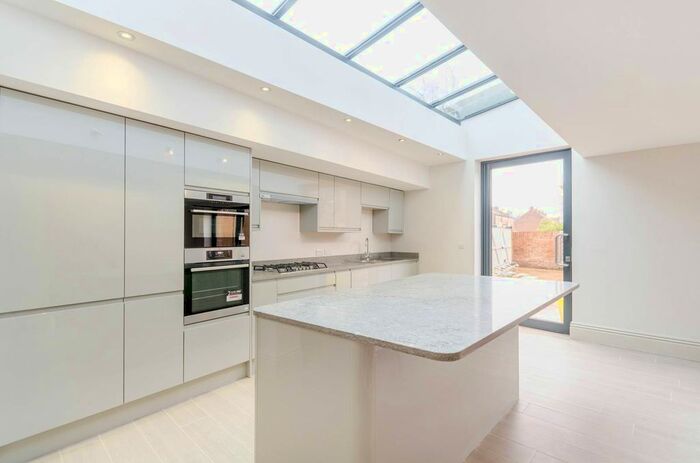 5 Bedroom Property To Rent In Knighton Park Road, Sydenham, London, SE26