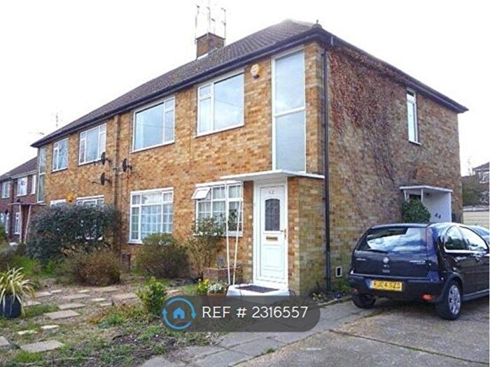 2 Bedroom Maisonette To Rent In Oak Way, Feltham, TW14