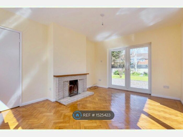 3 Bedroom Bungalow To Rent In Oak Drive, Oswestry, SY11