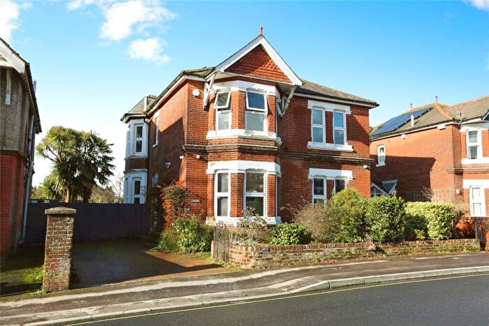 3 Bedroom Detached House For Sale In Cobbett Road, Southampton, Hampshire, SO18