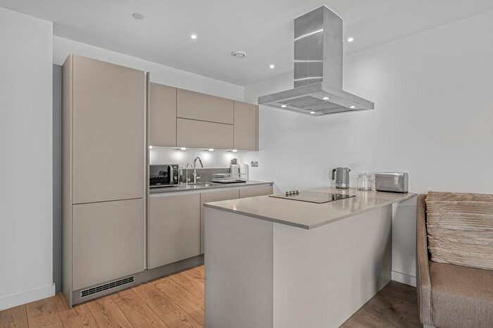 1 Bedroom Flat To Rent In Roosevelt Tower, Williamsburg Tower, E14