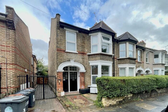 1 Bedroom Flat To Rent In Huxley Road, London, E10