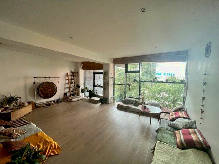 2 Bedroom Flat To Rent In Roach Road, London, E3