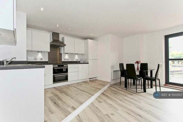 2 Bedroom Flat To Rent In Waterfront House, London, E5