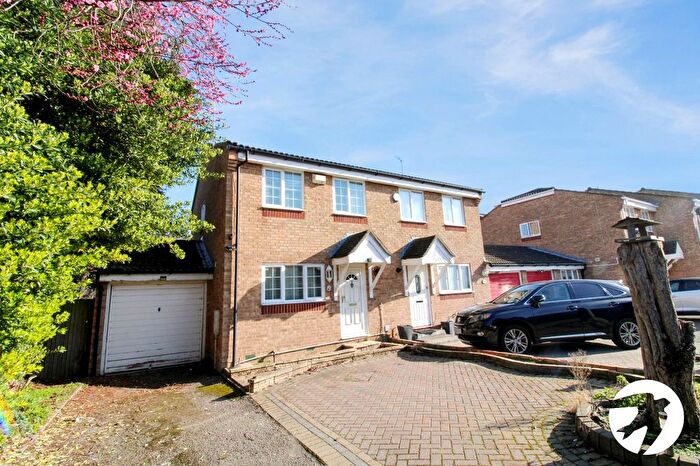 3 Bedroom End Terrace House To Rent In Medbury Road, Gravesend, Kent, DA12