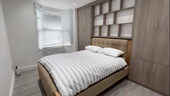 1 Bedroom Flat To Rent In Tadmor Street, London, W12