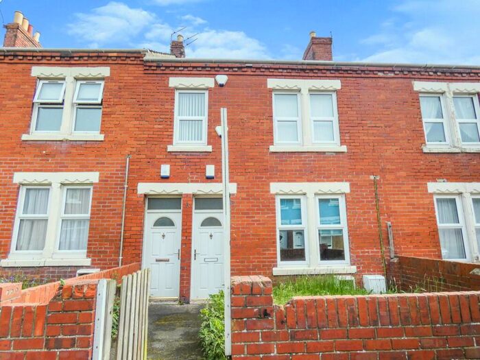2 Bedroom Flat To Rent In Queen Street, Ashington, Northumberland, NE63